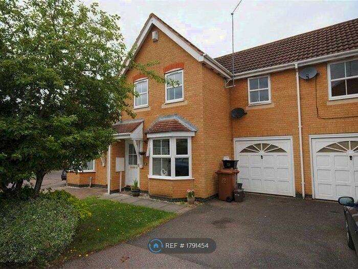 3 Bedroom Terraced House To Rent In Tewkesbury Close, Northampton, NN4