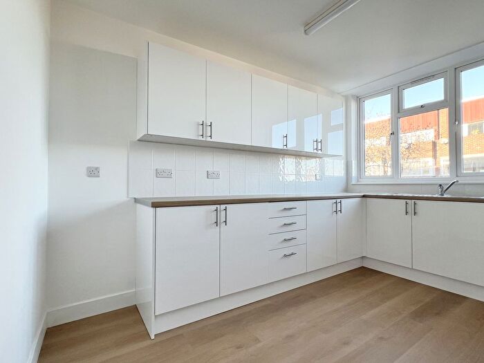 1 Bedroom Flat To Rent In Woodleigh Court, Wood Green, N22