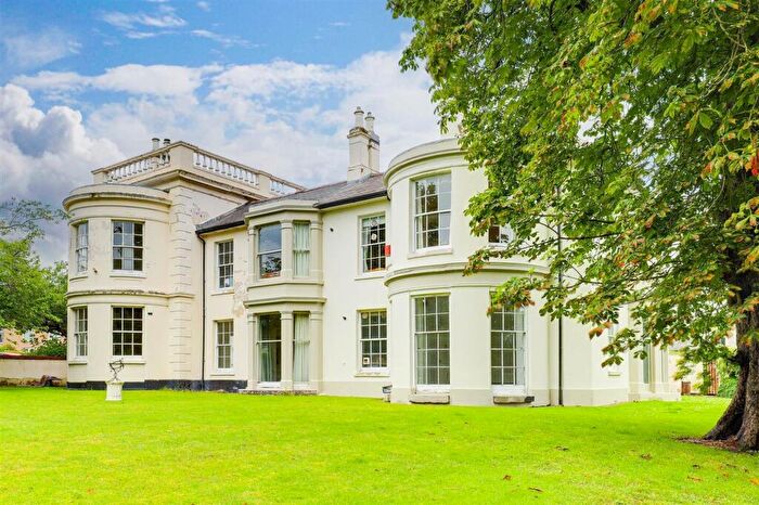 2 Bedroom Apartment For Sale In The Cedars, Nottingham, NG5