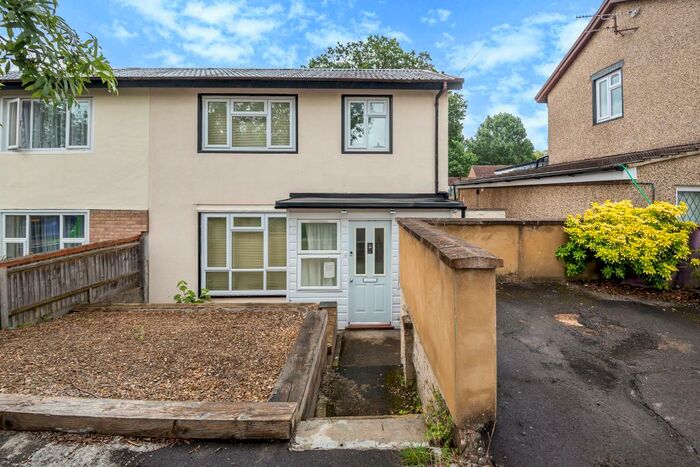 4 Bedroom Semi-Detached House To Rent In Waynflete Road, Headington, OX3