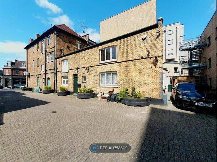 2 Bedroom Flat To Rent In Red Lion Square, London, SW18