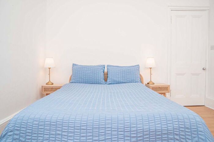 1 Bedroom Flat To Rent In Mcdonald Road, Edinburgh, EH7