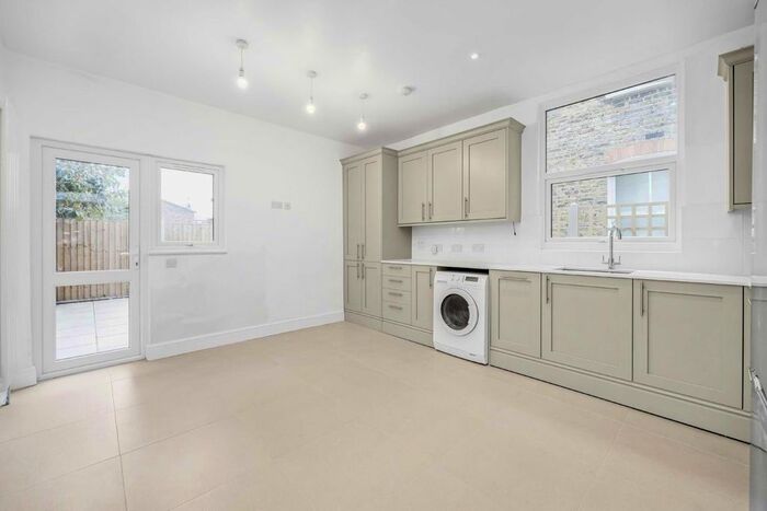 2 Bedroom Maisonette To Rent In Oakmead Road, London, SW12