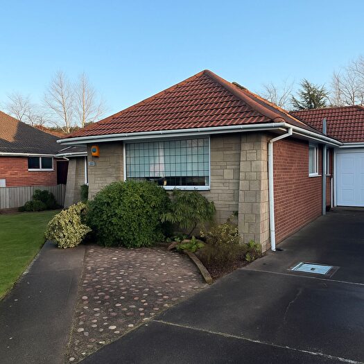 3 Bedroom Detached Bungalow To Rent In Chatsworth Drive, Mansfield, NG18