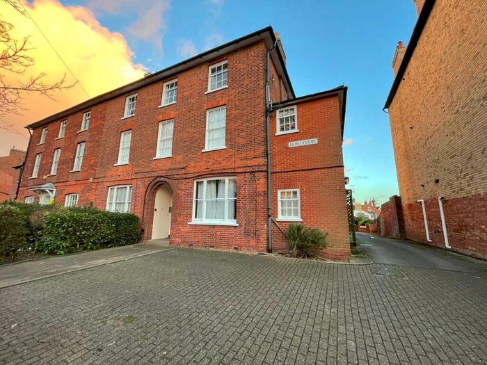 1 Bedroom Flat To Rent In The Crescent, Bedford, MK40