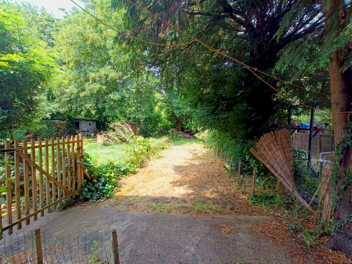 3 Bedroom Maisonette To Rent In Shrublands Close, Chelmsford, CM2