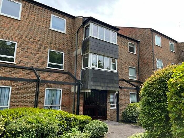 2 Bedroom Apartment To Rent In Lance Croft, New Ash Green, DA3