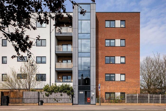 1 Bedroom Flat To Rent In Thornbury Way, London, E17