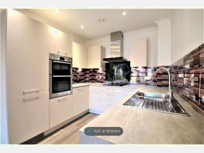 2 Bedroom Flat To Rent In London Road, Isleworth, TW7