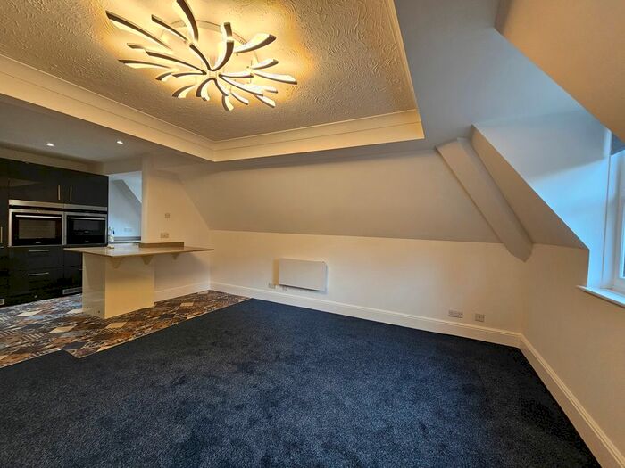 2 Bedroom Flat To Rent In Higher Erith Road, Torquay, TQ1