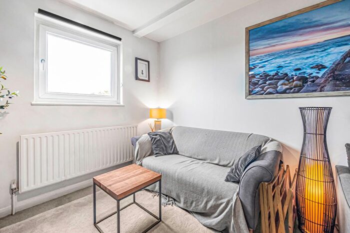 1 Bedroom Flat For Sale In Pendennis Road, London, SW16