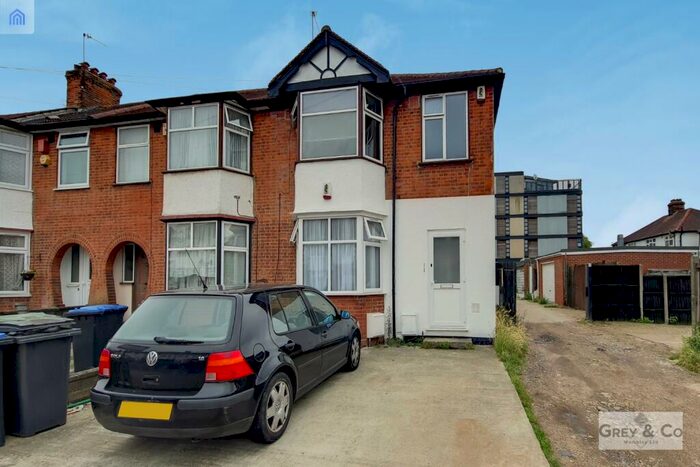 2 Bedroom Apartment To Rent In Leybourne Road, London, Greater London, NW9