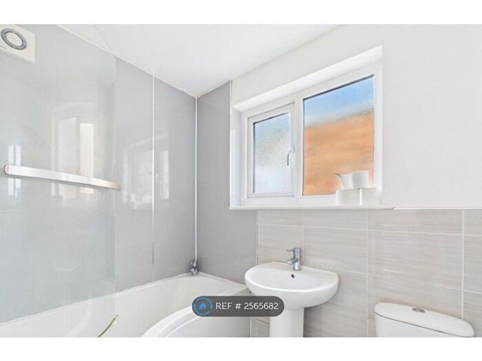 2 Bedroom Terraced House To Rent In Victoria Street, Scarborough, YO12