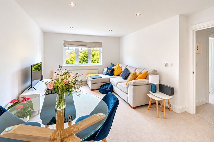 2 Bedroom Flat For Sale In Knotley Way, West Wickham, BR4