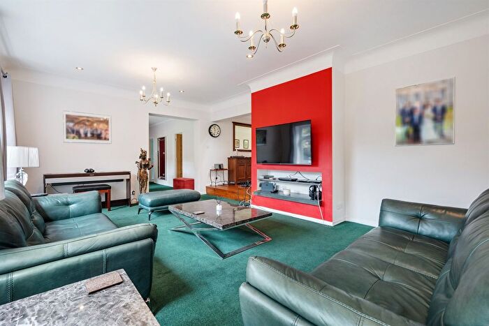 5 Bedroom Detached House For Sale In Taunton Road, Sale, M33