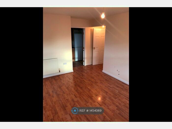 2 Bedroom Flat To Rent In Malyon Close, Braintree, CM7