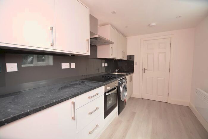 2 Bedroom Flat To Rent In New Lane Hill, Tilehurst, Reading, RG30