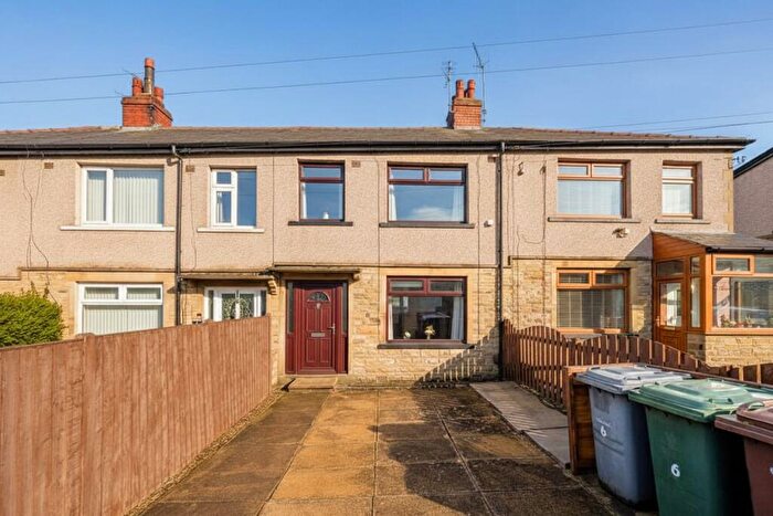 3 Bedroom Terraced House For Sale In Delph Grove, Bradford, BD14