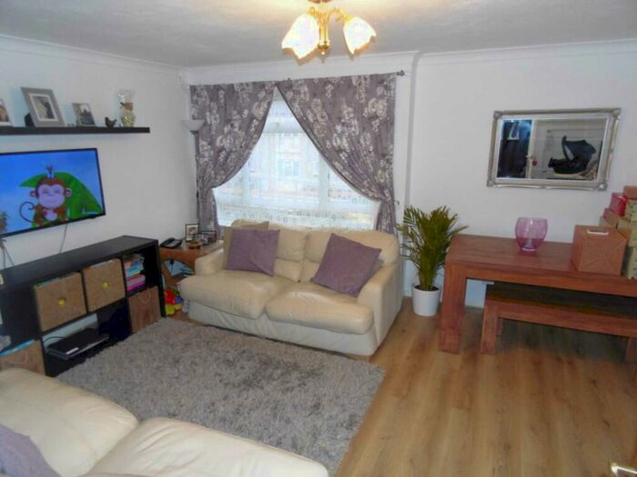 2 Bedroom Maisonette To Rent In Wood Common, Hatfield, AL10