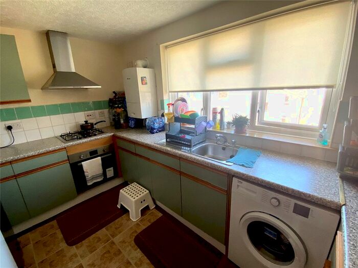 2 Bedroom Flat To Rent In Goodenough Way, Old Coulsdon, Surrey, CR5