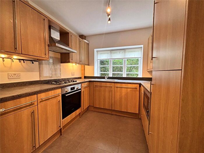 2 Bedroom Apartment To Rent In Ossulton Way, London, N2