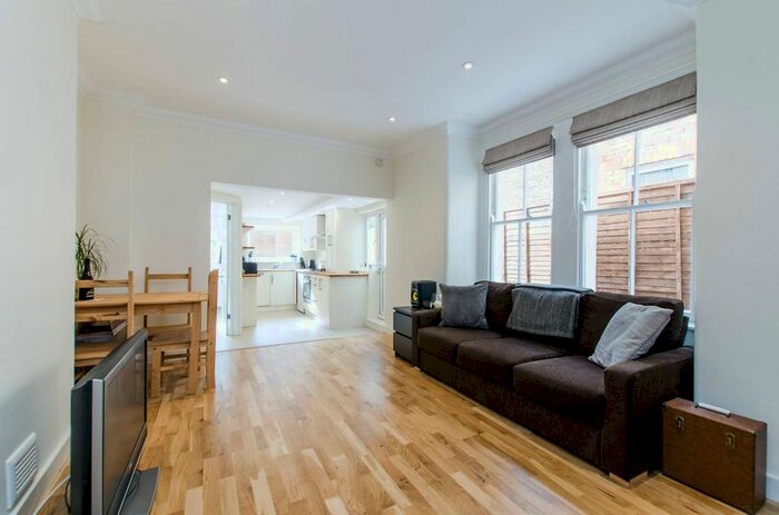 2 Bedroom Flat To Rent In Gilbey Road, Tooting, London, SW17