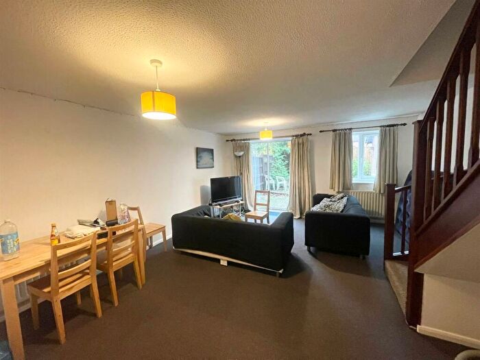 3 Bedroom House To Rent In Wicket Grove, Lenton, East Midlands, NG7