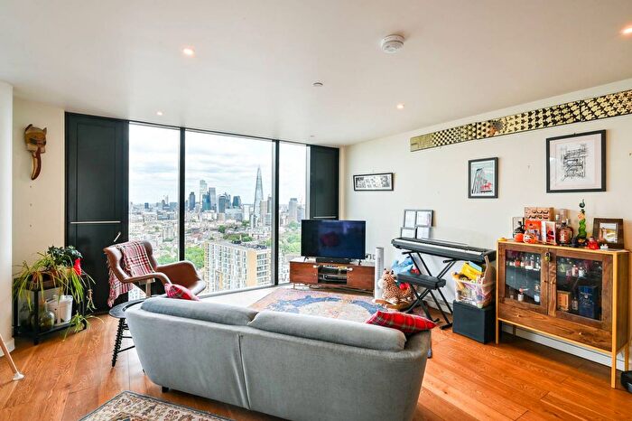 3 Bedroom Flat For Sale In Walworth Road, Elephant And Castle, London, SE1