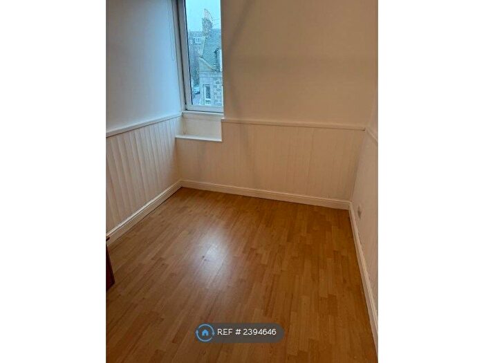 1 Bedroom Flat To Rent In Top Floor, Aberdeen, AB11