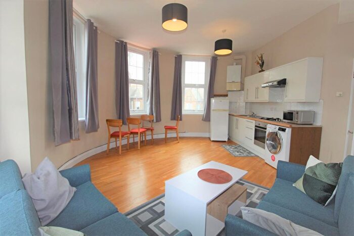 2 Bedroom Flat To Rent In High Road, Wood Green, N22