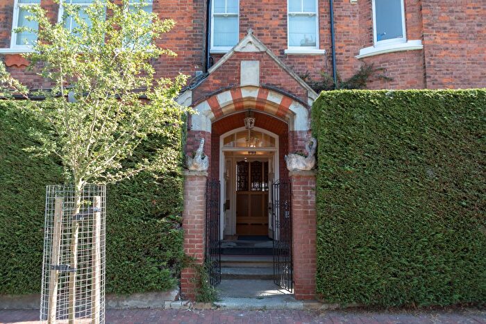 2 Bedroom Flat To Rent In Boyne Park, Tunbridge Wells, TN4