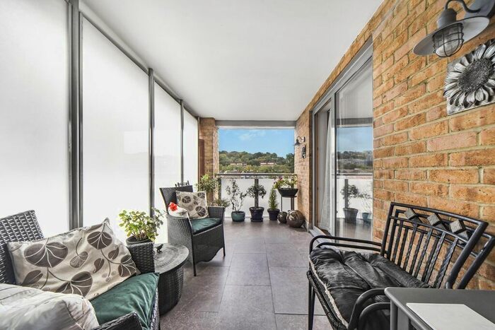 3 Bedroom Flat To Rent In Woodland Crescent, London, SE10