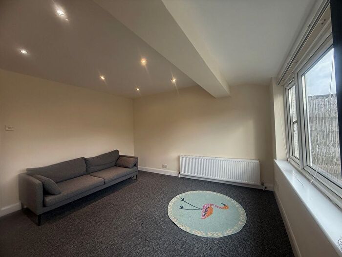 2 Bedroom Flat To Rent In Watford Way, Hendon, NW4