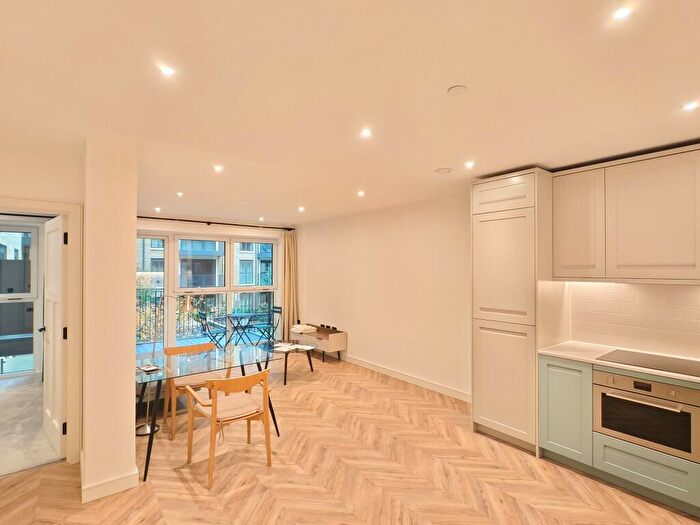 1 Bedroom Flat To Rent In Royal Exchange, KT1