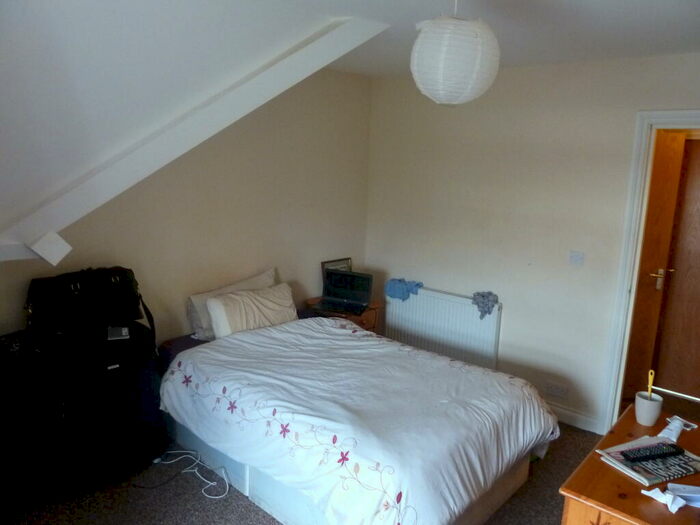 1 Bedroom Apartment To Rent In Napier Terrace, Flat, PL4