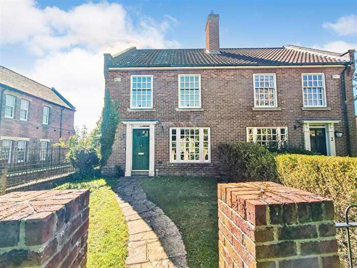 3 Bedroom Semi-Detached House For Sale In Garrod Approach, Melton, IP12