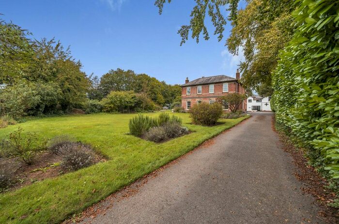 2 Bedroom Flat For Sale In Weyhill Road, Weyhill, Andover, SP11