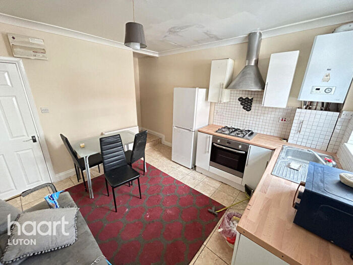 2 Bedroom Maisonette To Rent In Stanley Street, Luton, LU1