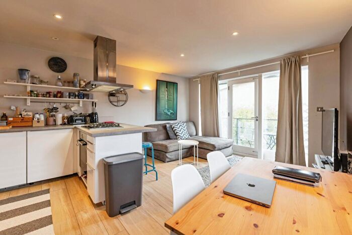2 Bedroom Apartment To Rent In Clephane Road, N1