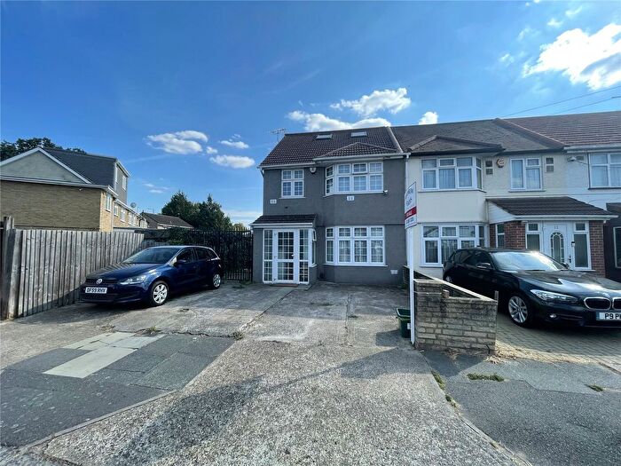 5 Bedroom End Of Terrace House For Sale In Chaucer Avenue, Cranford, Greater London, TW4