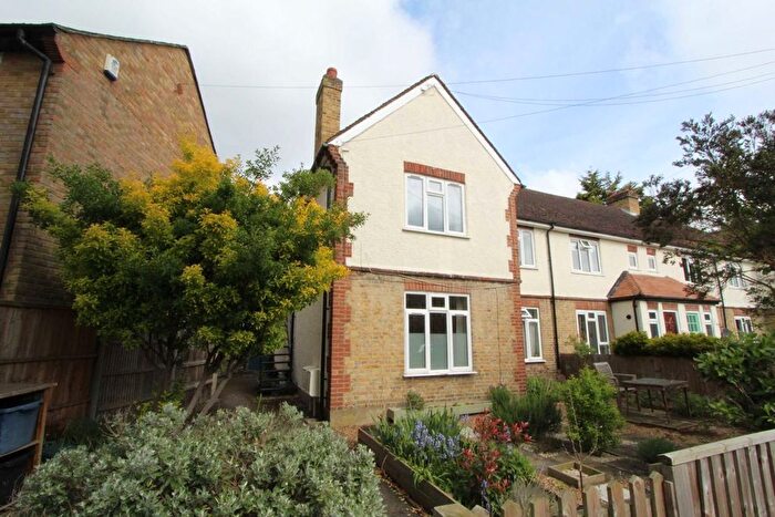 3 Bedroom Flat To Rent In Park Lane, Teddington, TW11