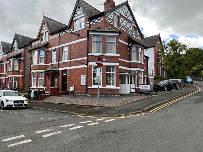 2 Bedroom Flat For Sale In Llewelyn Road, Colwyn Bay, LL29