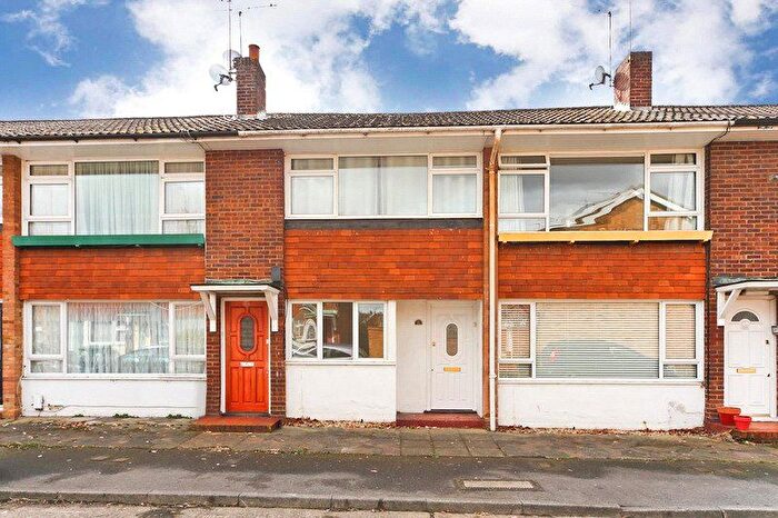 2 Bedroom Maisonette For Sale In Cliveden Place, Shepperton, TW17