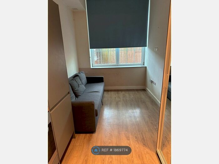 Studio To Rent In Church Way, Edgware, HA8