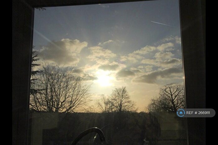 1 Bedroom Flat To Rent In Rossiter Lodge, Guildford, GU1