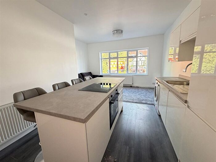 3 Bedroom Flat To Rent In Banstead Road, Carshalton, SM5