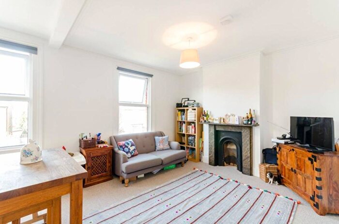 2 Bedroom Property To Rent In Ellerton Road, Surbiton, KT6