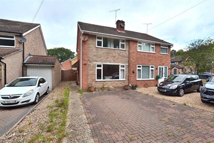3 Bedroom Semi-Detached House For Sale In Aldershot Road, Church Crookham, Fleet, GU52