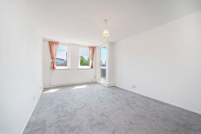 2 Bedroom Flat For Sale In Elgin Avenue, Garage And Communal Garden, W9