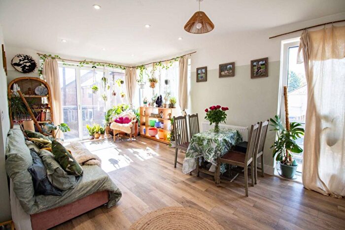 2 Bedroom Flat For Sale In Caxton Road, Frome, BA11